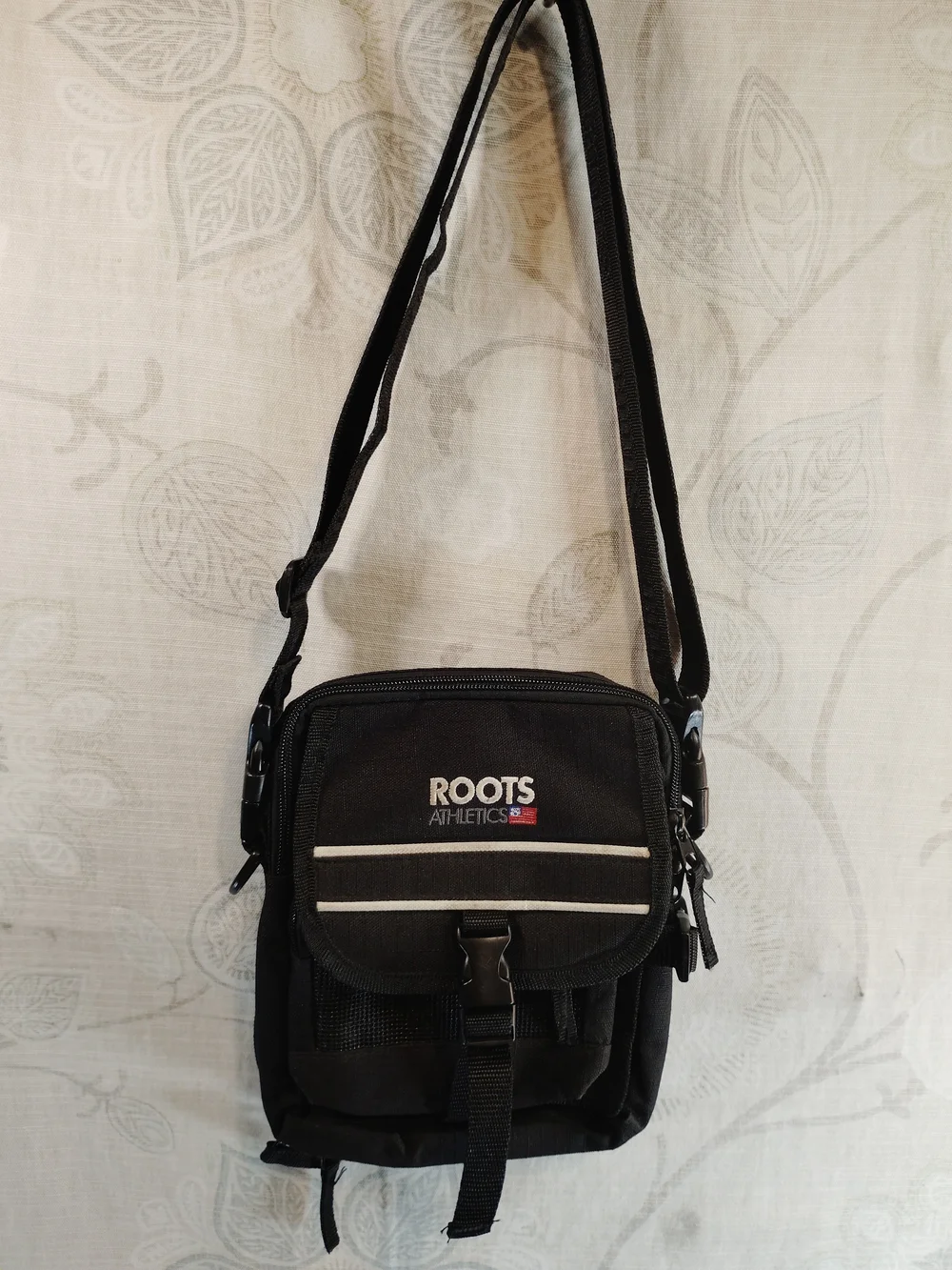Roots Compact Black Crossbody/Messenger Bag